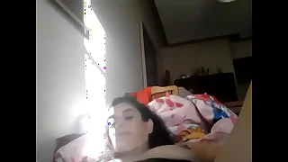 Tetuda latina se masturbando